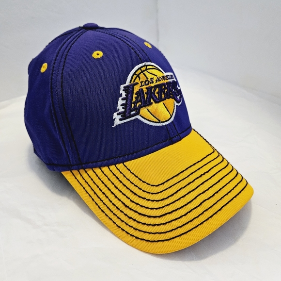 Adidas Los Angeles Lakers NBA Acrylic Team Logo Hat/Cap Size L/XL Purple/Yellow - Picture 2 of 12